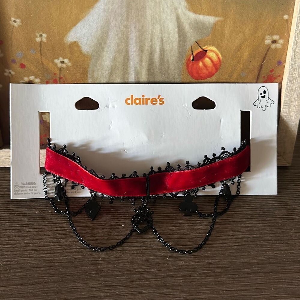 Claire’s Red & Black Queen of Hearts Necklace NWT Halloween